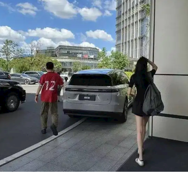 理想汽车董, 苏超赞助商, 现身常州看