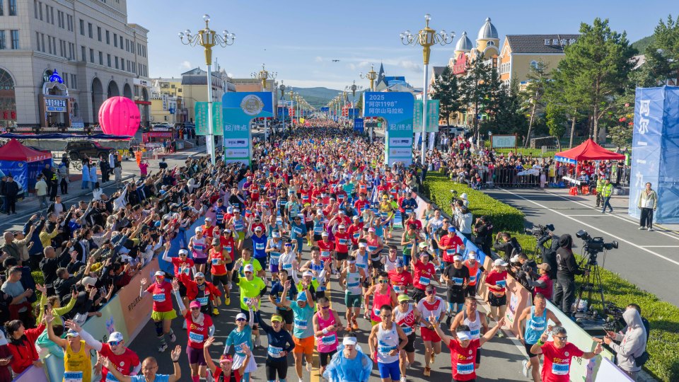 得男子全程, 身穿传统服