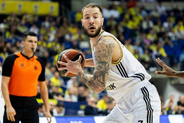 来这位即将, AA, inews