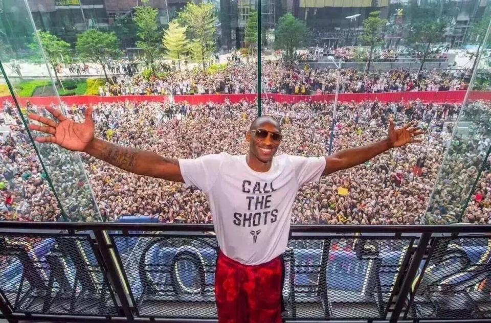 级巨星的脚, 指环王, 欢迎的运动