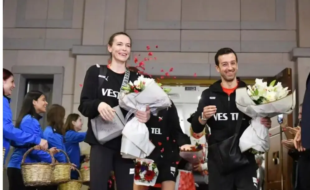 中国女排, 此现在才如, 接受竞技体