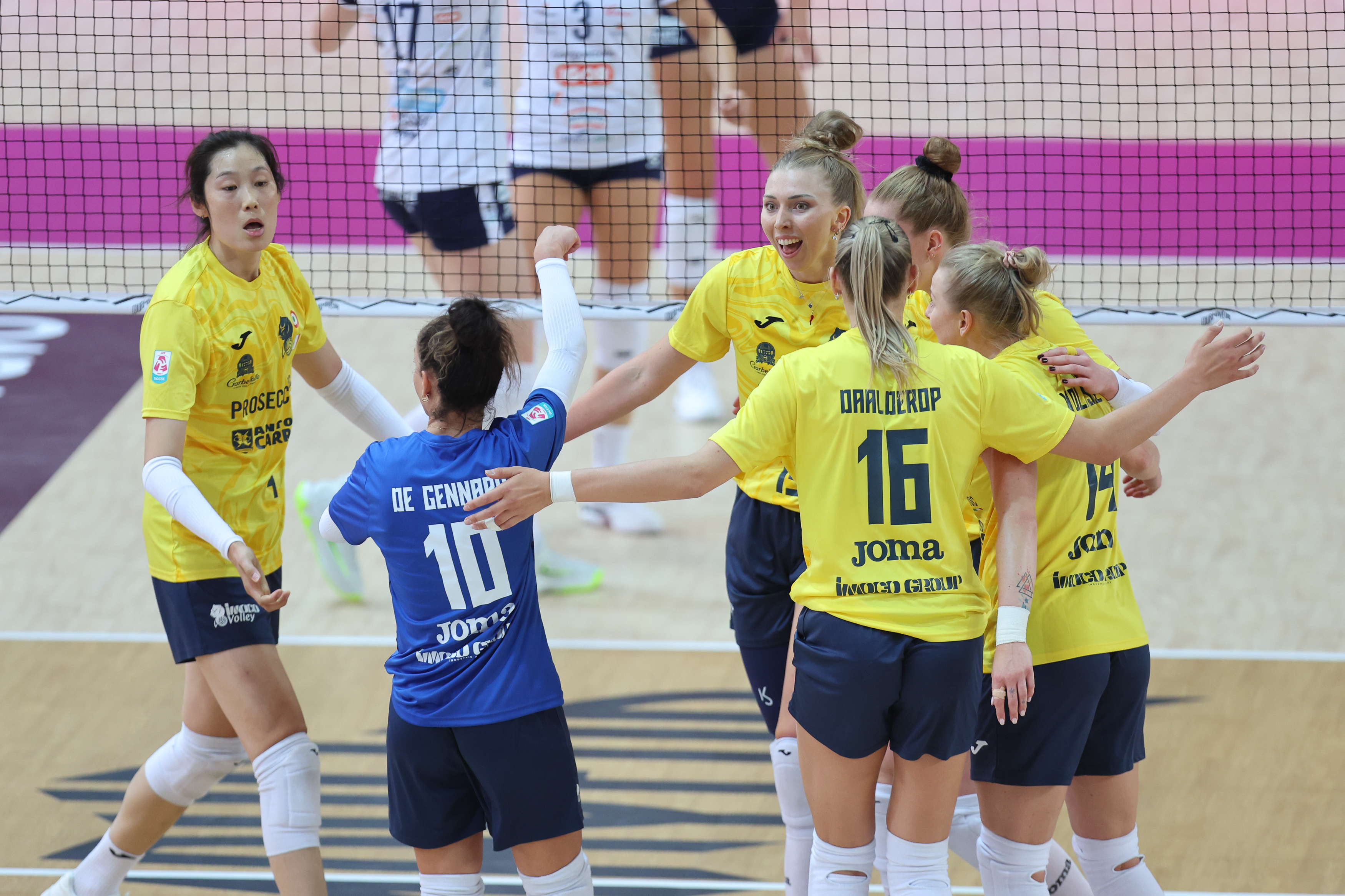 yid, 内利亚诺女