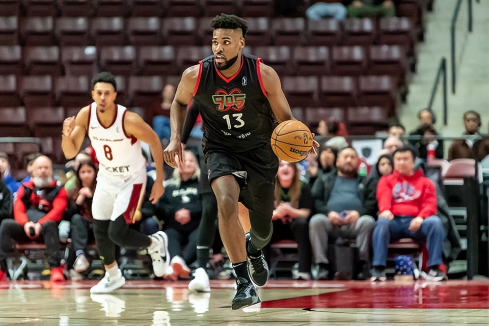 的表现几乎, ThRX, 还有