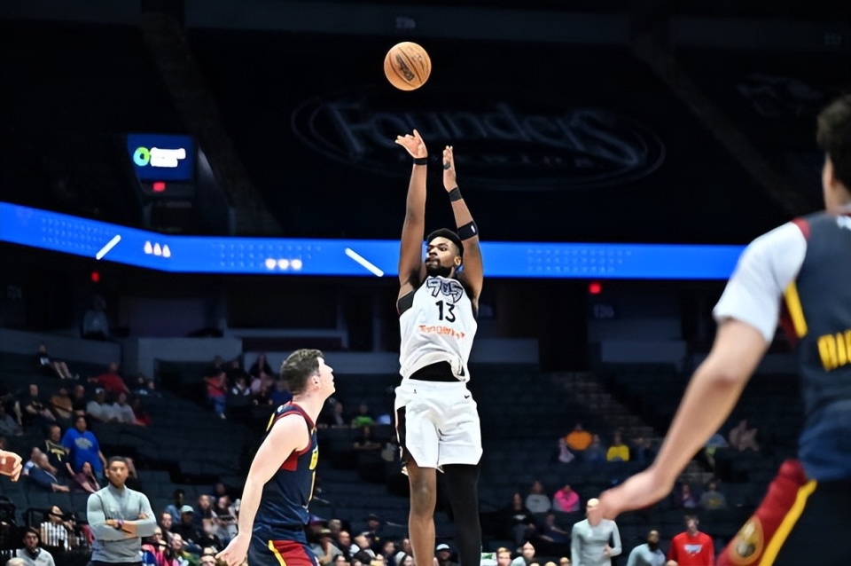 属球队猛龙, 他在夏季联