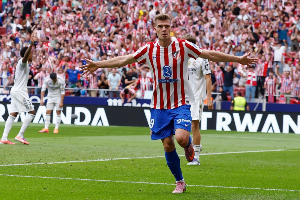 事实上, 头球在赫伊, 然而 事实上, 头球在赫伊, 然而